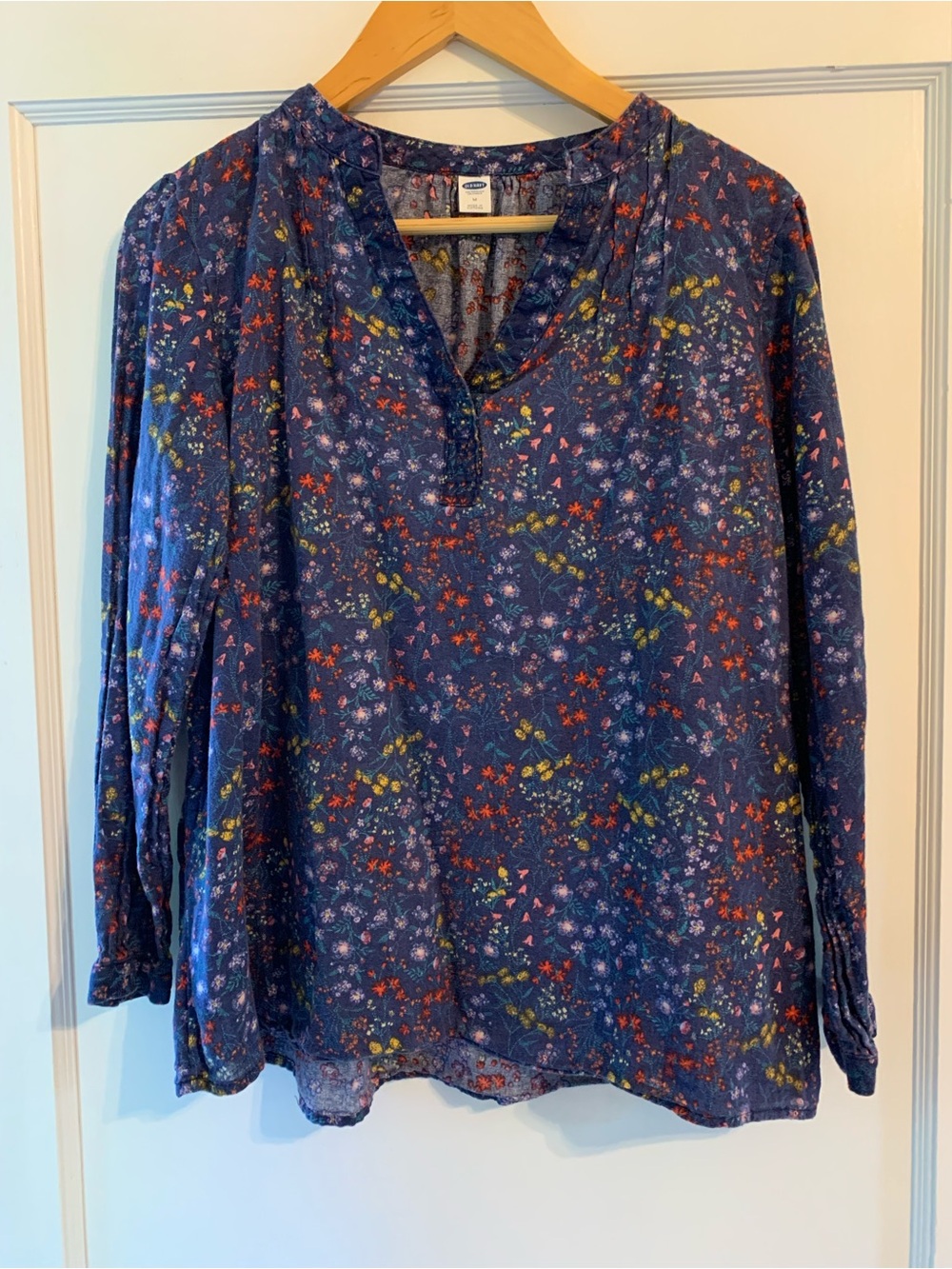 🍁Linen Old Navy Navy Floral Long-Sleeve V-Neck Blouse